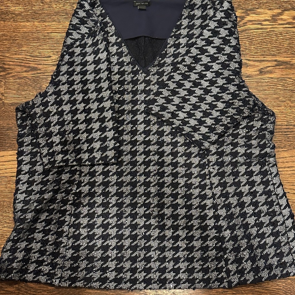 Ann Taylor Navy and Cream Houndstooth Cardigan